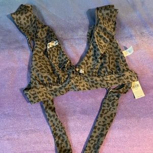 NWT Aerie Ruffled Gray Leopard Bikini Swimsuit Top Size Medium